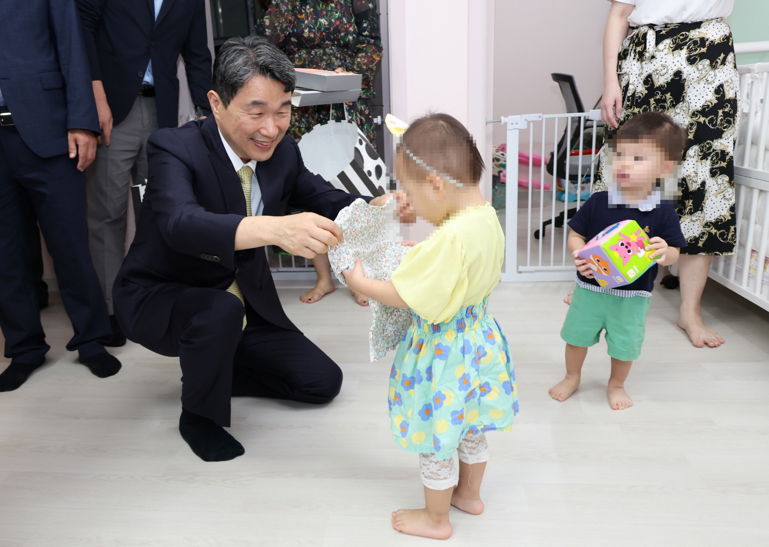 이주호 부총리 겸 교육부장관은 9월 20일(수), 추석 명절을 맞이하여 아동복지시설 이든아이빌을 방문했다.