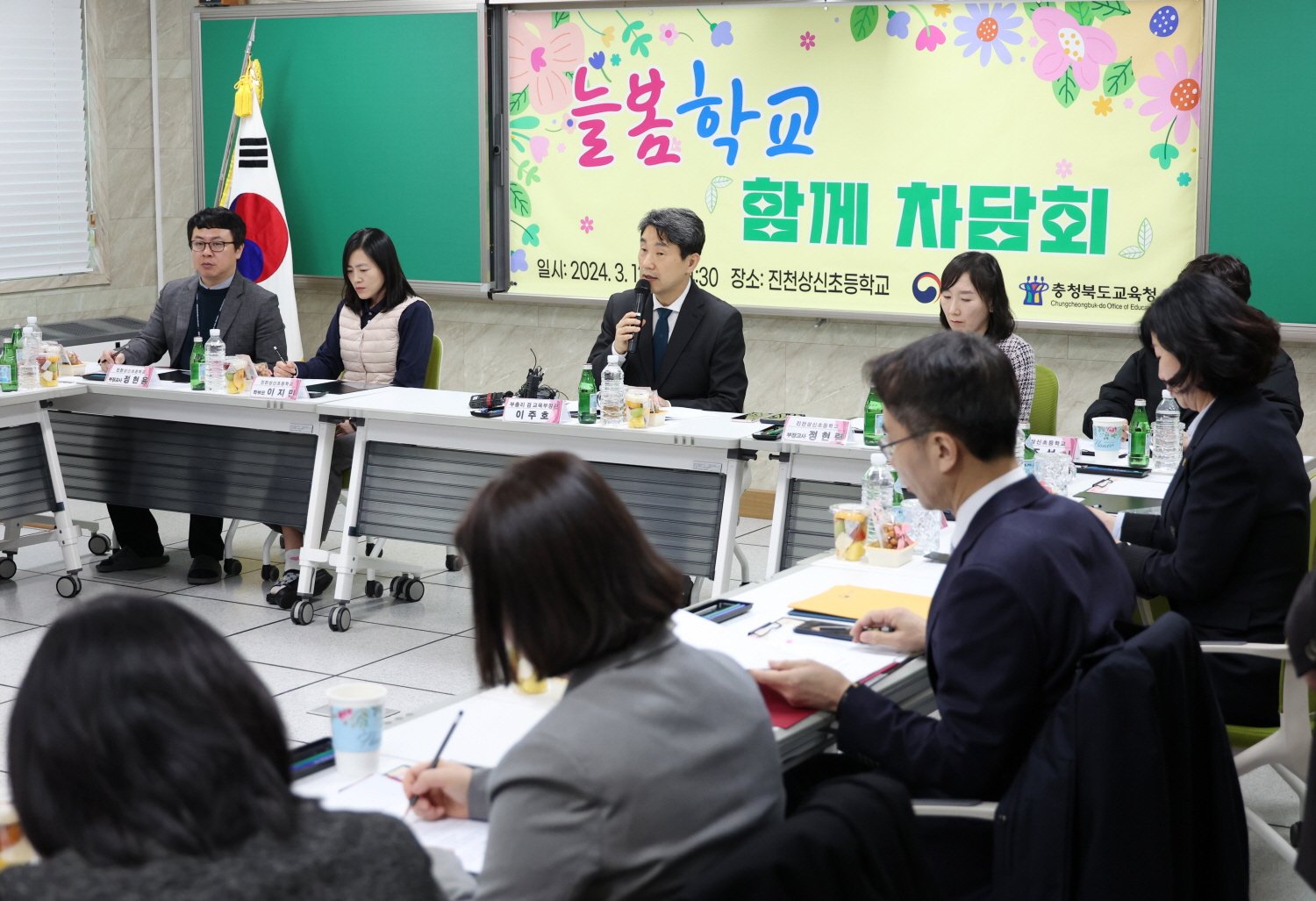 이주호 부총리 겸 교육부장관은 3월 12일(화) 충북 진천 상신초등학교에서 늘봄학교의 성공적 안착을 주제로 제16차 함께차담회를 개최했다.
