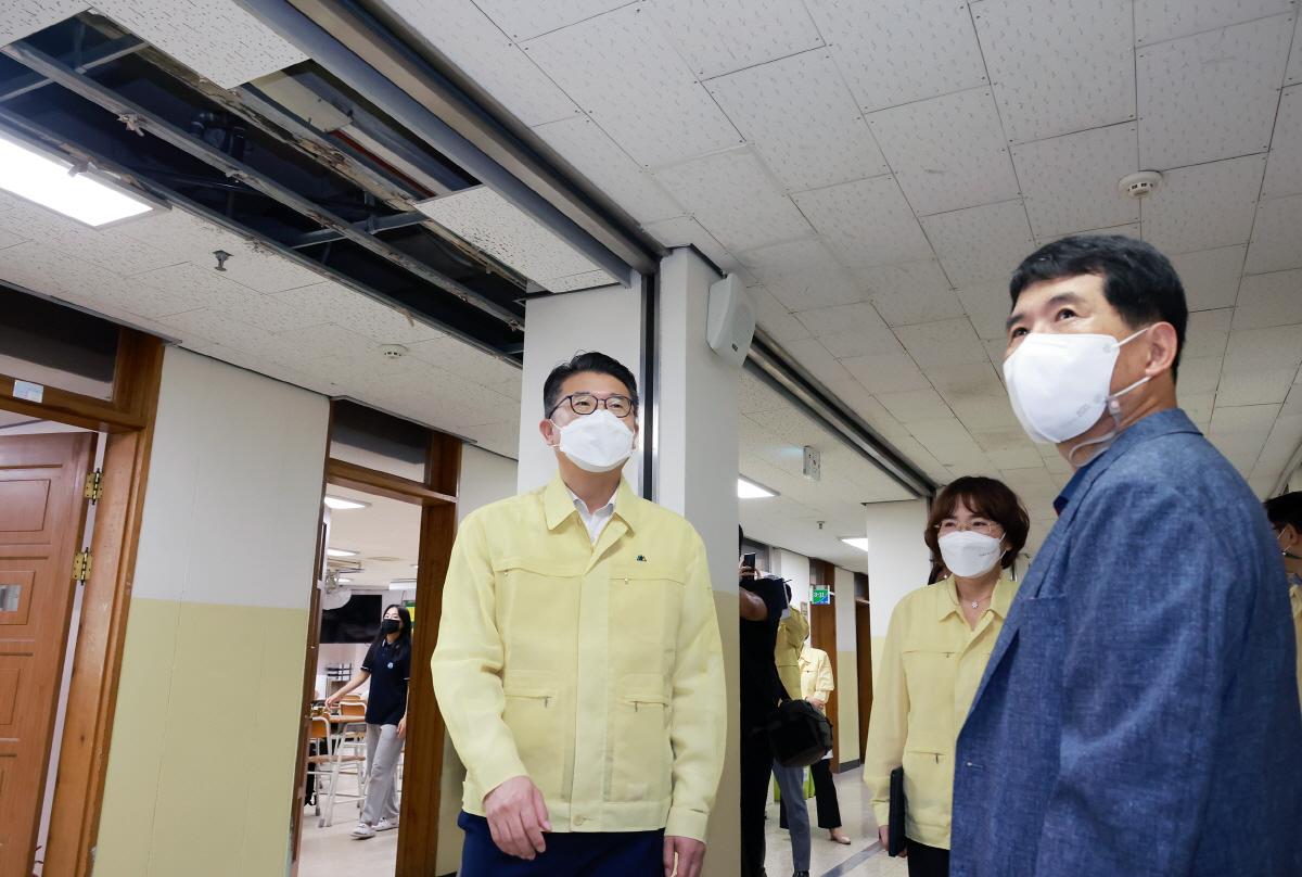 School Visit to Monitor Damage by Torrential Rain(Aug.19) 사진