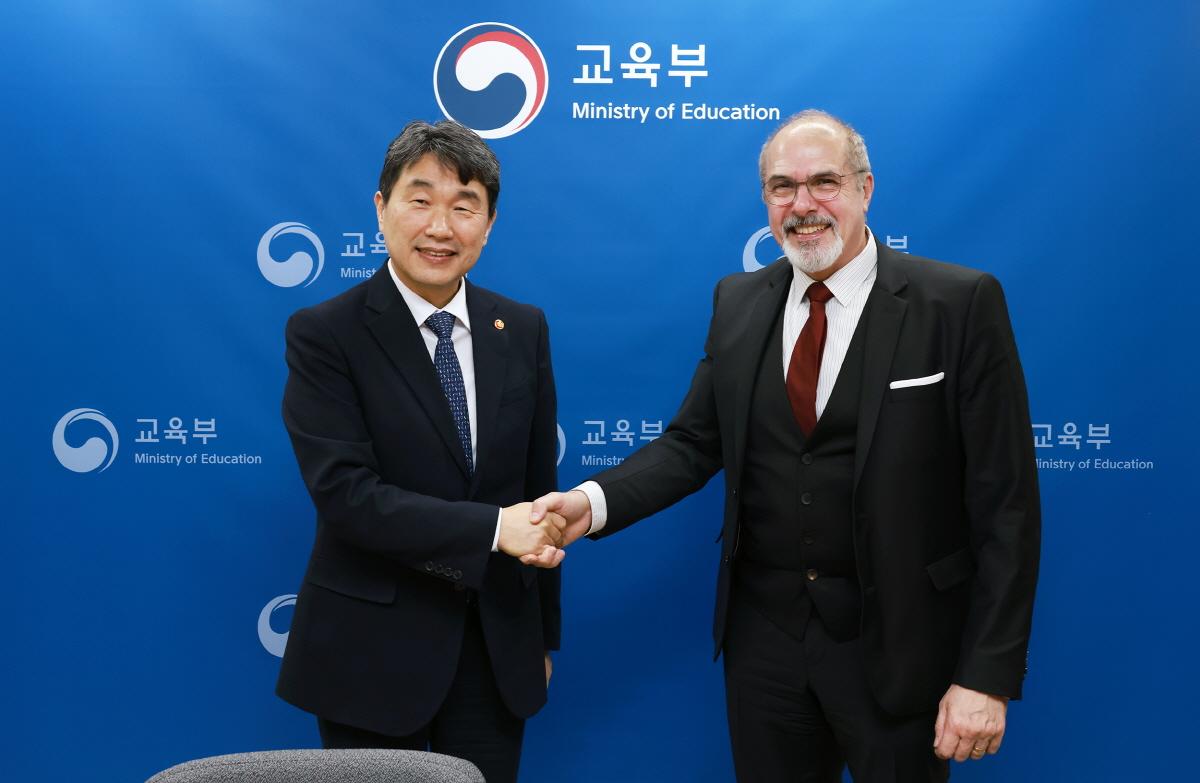 Courtesy Call of French Ambassador to Korea 사진