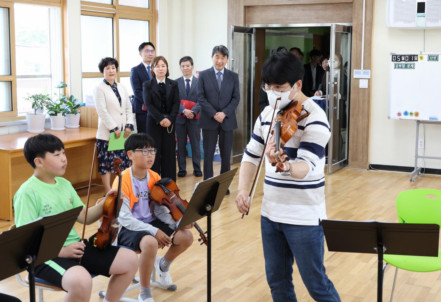 Deputy PM observes school sports and arts activities 사진