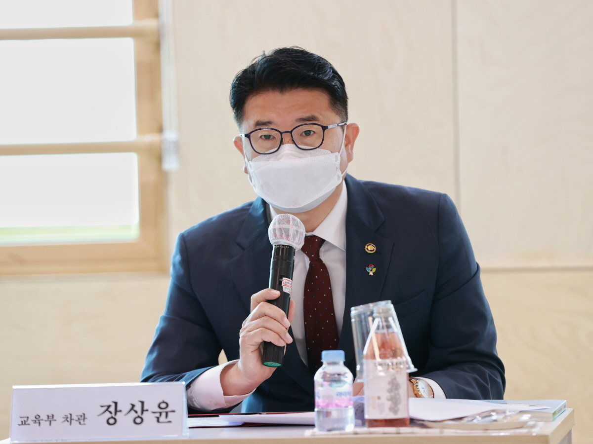 장상윤 교육부차관은 17일 서울 중경고를 방문해 고교학점제 선도학교 운영현황을 점검했다.