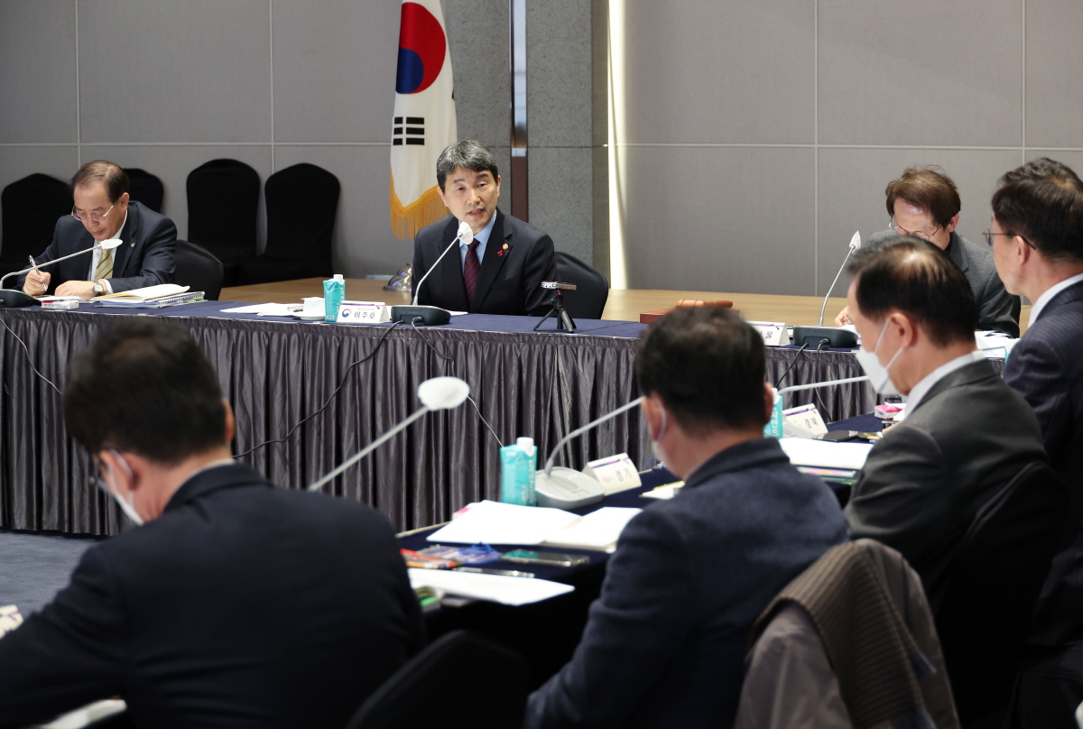 이주호 부총리 겸 교육부장관은 ‘부총리-시도교육감 간담회’를 1월 18일(수), 부산 누리마루 APEC하우스에서 개최했다.