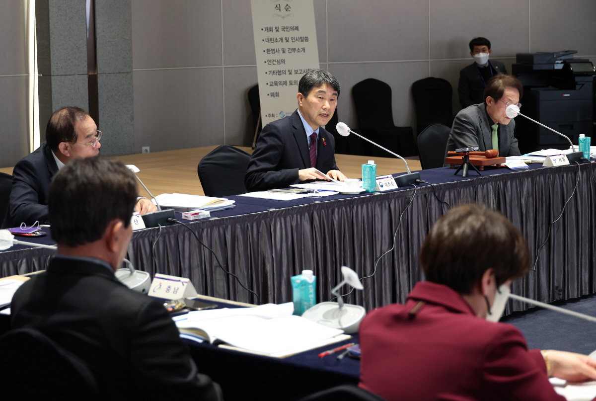 이주호 부총리 겸 교육부장관은 ‘부총리-시도교육감 간담회’를 1월 18일(수), 부산 누리마루 APEC하우스에서 개최했다.