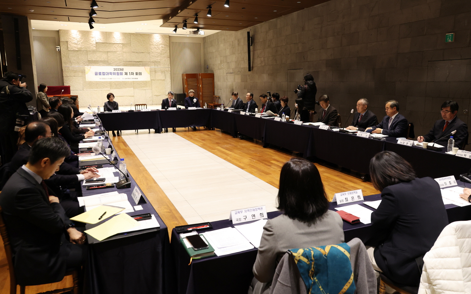 교육부는 지역혁신의 허브로서 지역발전을 견인할 경쟁력 있는 글로컬대학을 육성하기 위해 3월 13일(월), 서울 엘더블유(LW) 컨벤션에서 ‘글로컬대학위원회’를 출범했다.