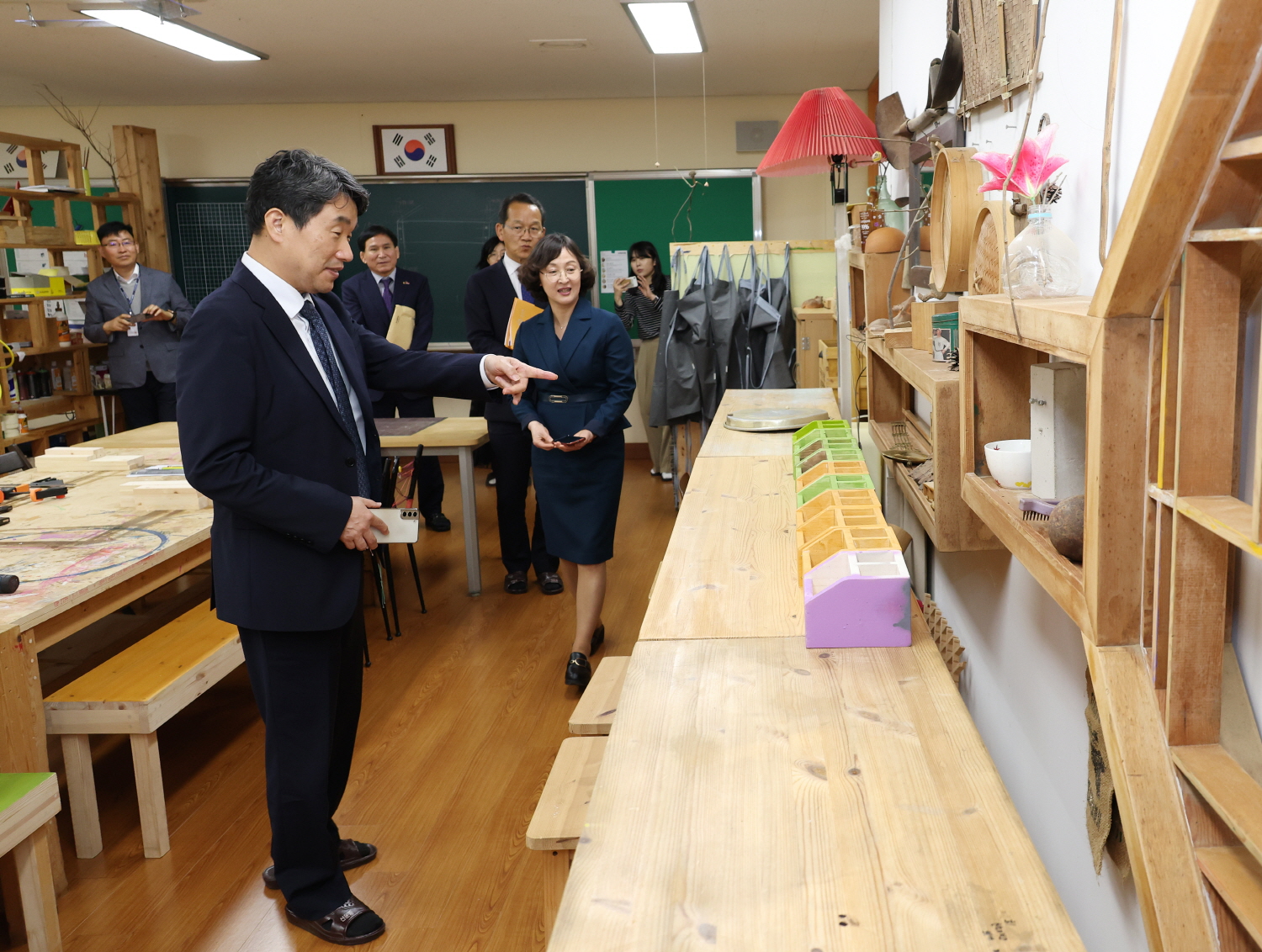 이주호 부총리 겸 교육부장관은 학교교육력 제고 방안 마련을 위한 현장 의견을 청취하기 위해 5월 18일(목), 광주 선운중학교를 방문했다.
