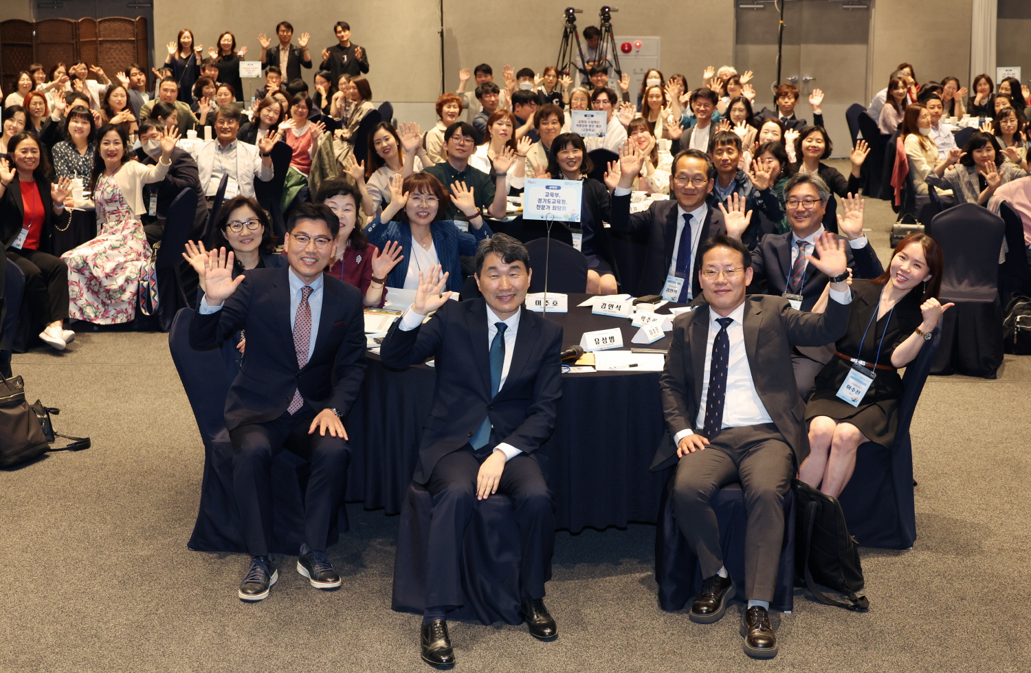 교육부는 5월 22일(월), 경기도 광명시 테이크호텔에서 현장교원 100명과 학교수업 혁신을 위한 소통의 자리를 마련했다.