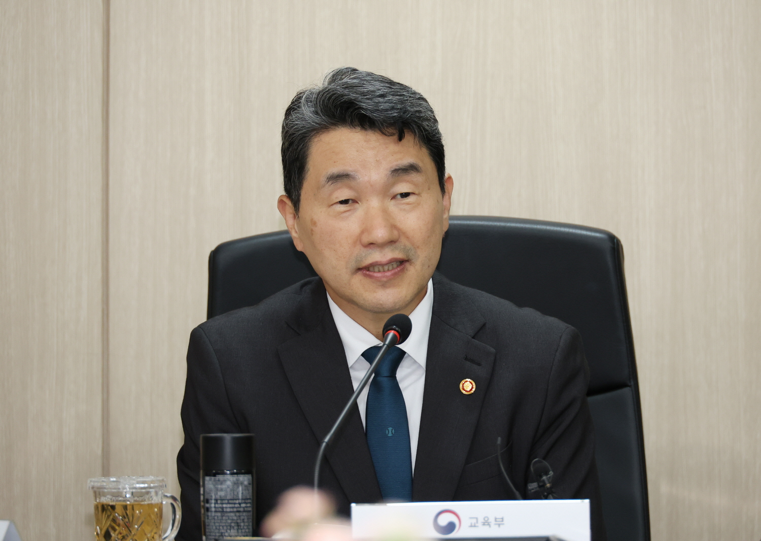 이주호 부총리 겸 교육부장관은 10월 31일(화), 한국교육시설안전원에서 ‘2030 자문단 체인져스(CHANGERS)’가 제안한 10대 제안 과제에 대해 논의했다.