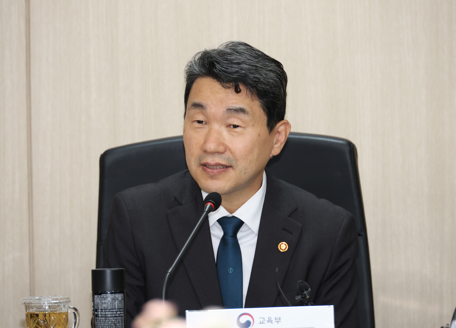 이주호 부총리 겸 교육부장관은 10월 31일(화), 한국교육시설안전원에서 ‘2030 자문단 체인져스(CHANGERS)’가 제안한 10대 제안 과제에 대해 논의했다.