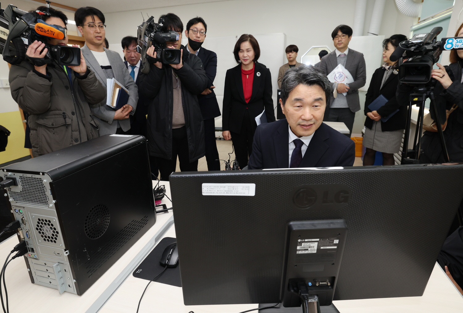 이주호 부총리 겸 교육부장관은 2024학년도 대학수학능력시험에 응시하는 장애 학생을 격려하기 위해 11월 15(수), 서울맹학교를 방문했다. 