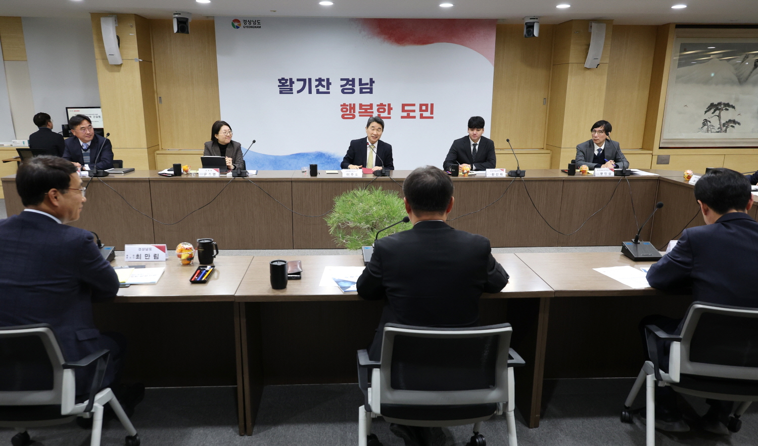 이주호 부총리 겸 교육부장관은 11월 29일(수), 경남도청에서 개최된 글로컬대학 간담회에 참석했다.