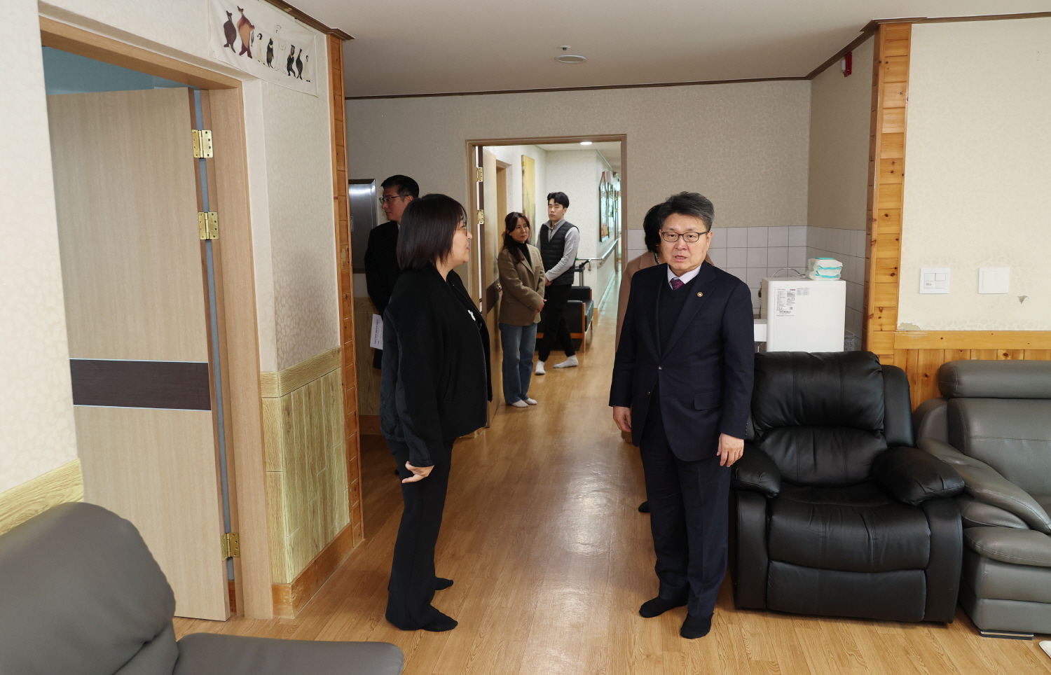 오석환 교육부차관은 설 명절을 앞두고 2월 7일(수), 충남 공주시 반포면에 위치한 중증장애인거주시설 동곡요양원을 방문했다. 