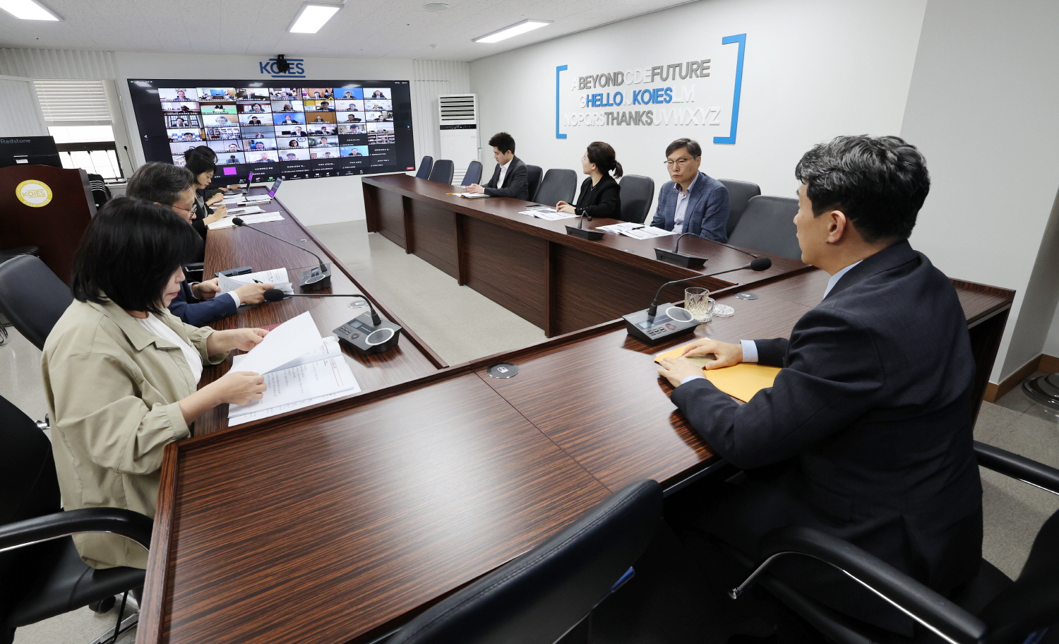 이주호 부총리 겸 교육부장관은 5월 20일(월), 한국교육시설안전원에서 의과대학을 운영하고 있는 40개교 대학 총장과 영상 간담회를 개최했다.