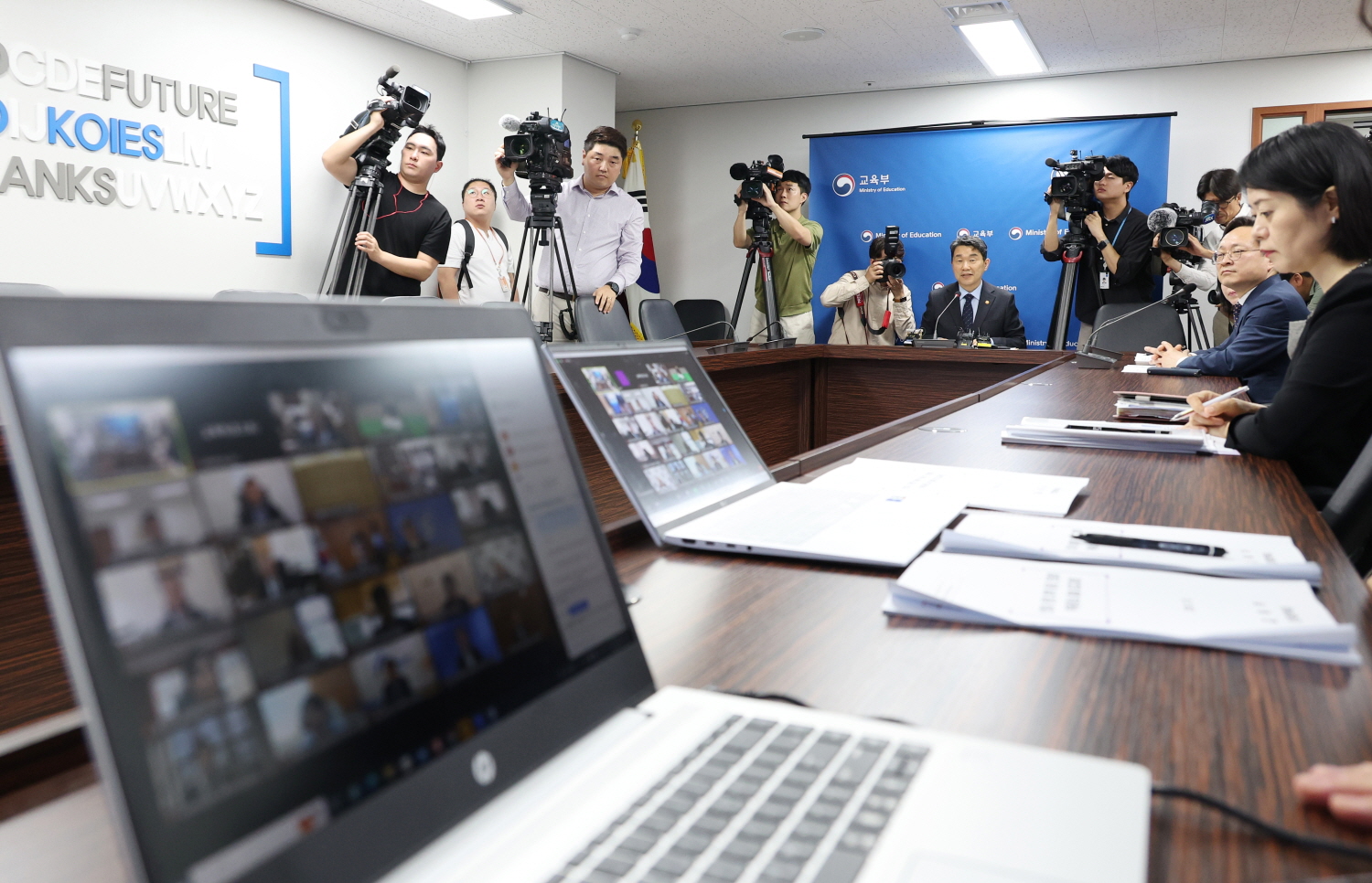 이주호 부총리 겸 교육부장관은 5월 20일(월), 한국교육시설안전원에서 의과대학을 운영하고 있는 40개교 대학 총장과 영상 간담회를 개최했다.