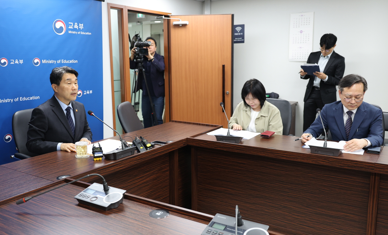 이주호 부총리 겸 교육부장관은 5월 20일(월), 한국교육시설안전원에서 의과대학을 운영하고 있는 40개교 대학 총장과 영상 간담회를 개최했다.