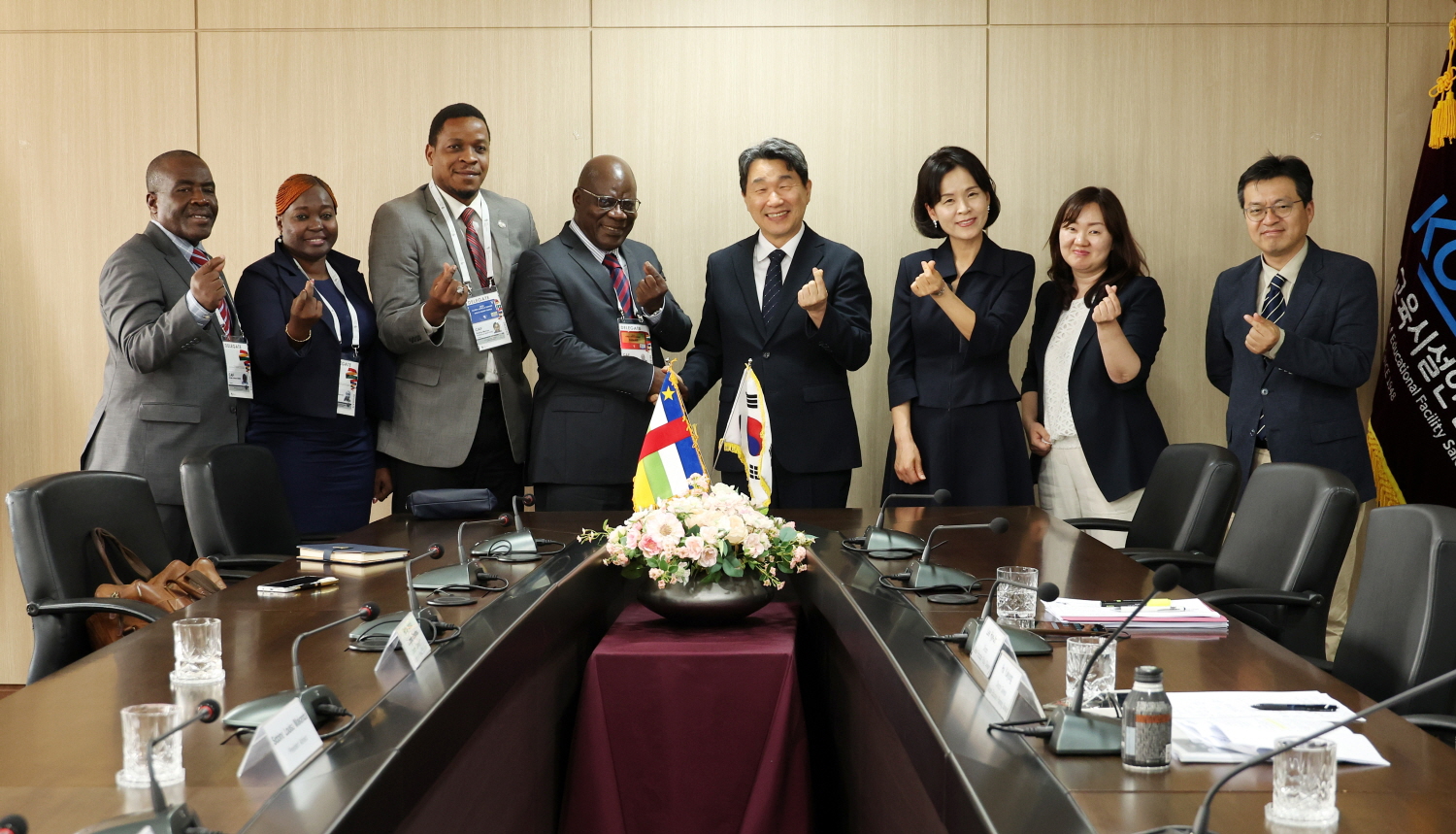 이주호 부총리 겸 교육부 장관은 6월 5일(수), 한국교육시설안전원에서 리샤르 필라코타(Richard FILAKOTA) 중앙아프리카공화국 경제기획협력부 장관과 면담했다.
