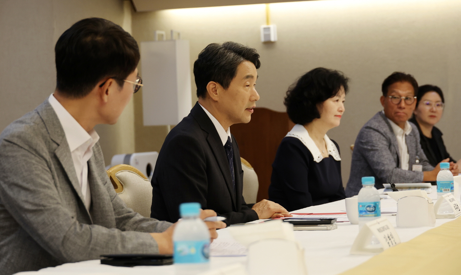 이주호 부총리 겸 교육부 장관은 8월 30일(금), 정부서울청사에서 ‘주요 교육정책 및 2학기 학교 운영’을 주제로 초?중등학교장과 함께 제42차 함께차담회를 개최했다.