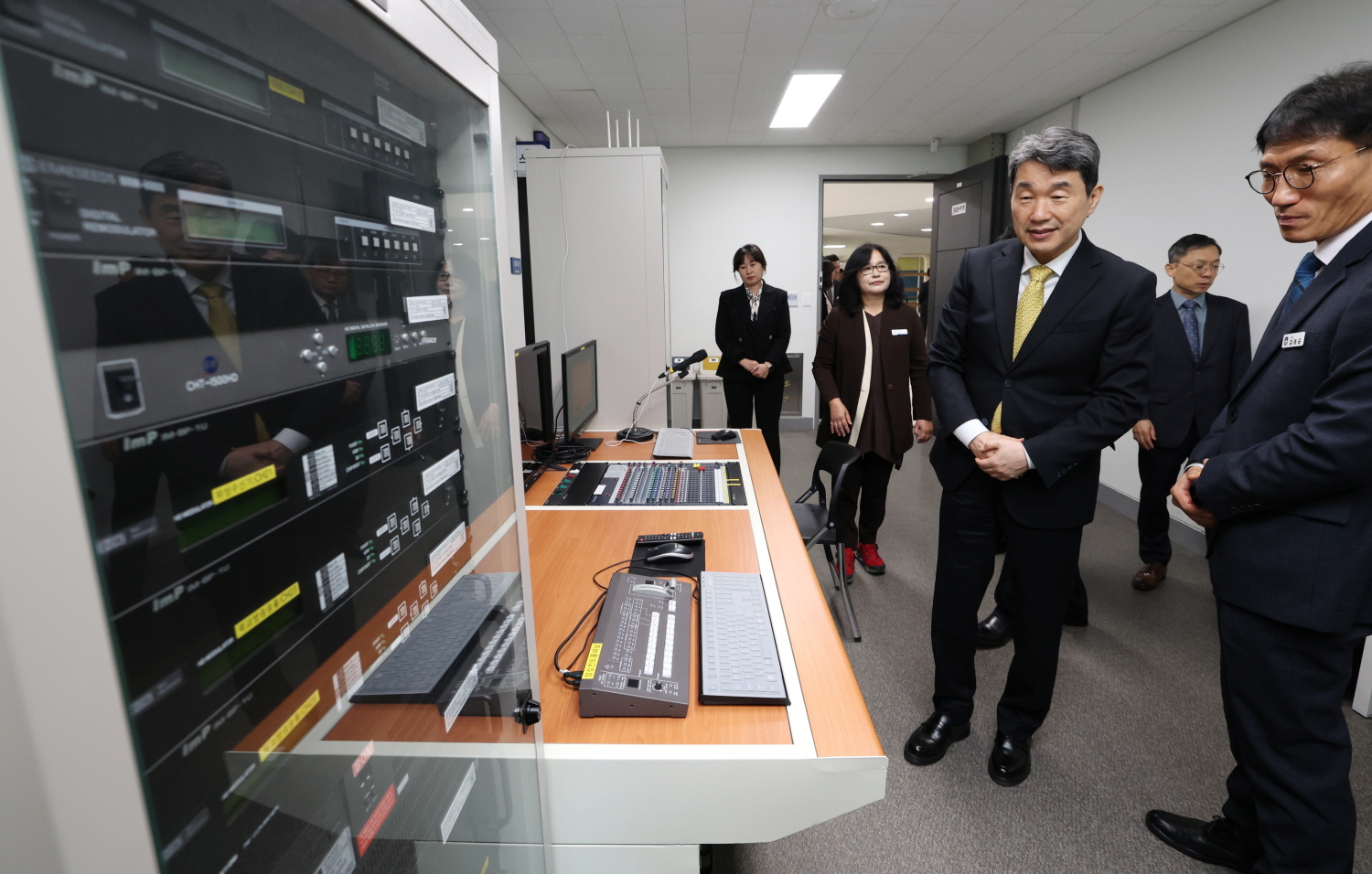 이주호 부총리 겸 교육부 장관은 2025학년도 대학수학능력시험 준비상황 점검을 위해 11월 11(월), 충남 아산시 이순신고등학교를 방문했다.