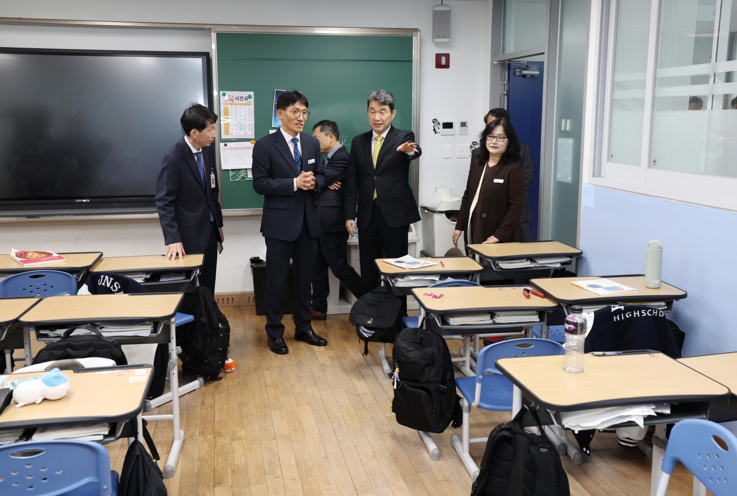 이주호 부총리 겸 교육부 장관은 2025학년도 대학수학능력시험 준비상황 점검을 위해 11월 11(월), 충남 아산시 이순신고등학교를 방문했다.