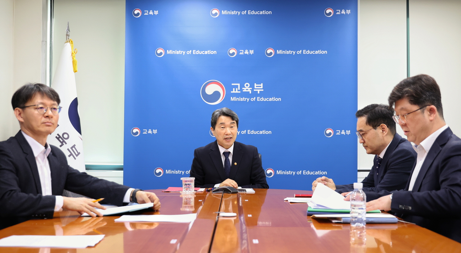 이주호 부총리 겸 교육부 장관은 3월 14일(금), 사교육 경감을 위한 교육부-교육청 협력 및 대응방안을 논의하기 위해 부총리-시도교육감 간담회를 개최했다.