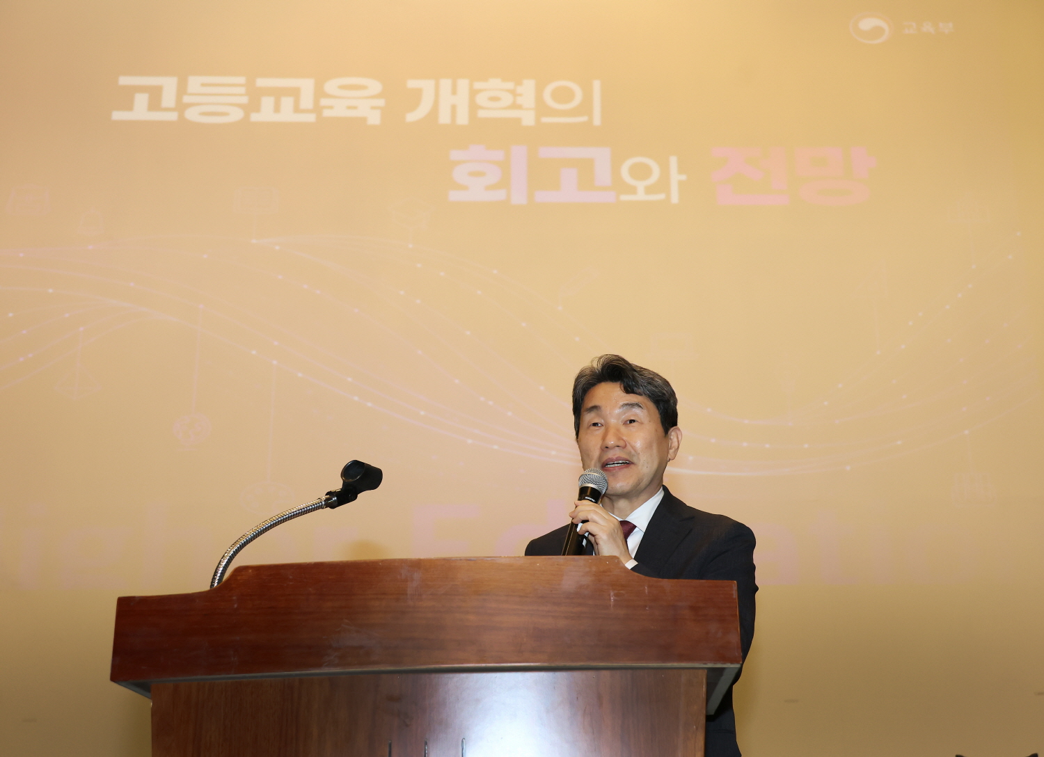 이주호 부총리 겸 교육부 장관은 4월 24일(목), 웨스턴라이프 호텔(전북 익산)에서 개최된 중앙라이즈위원회-글로컬대학위원회 합동 워크숍에 참석
