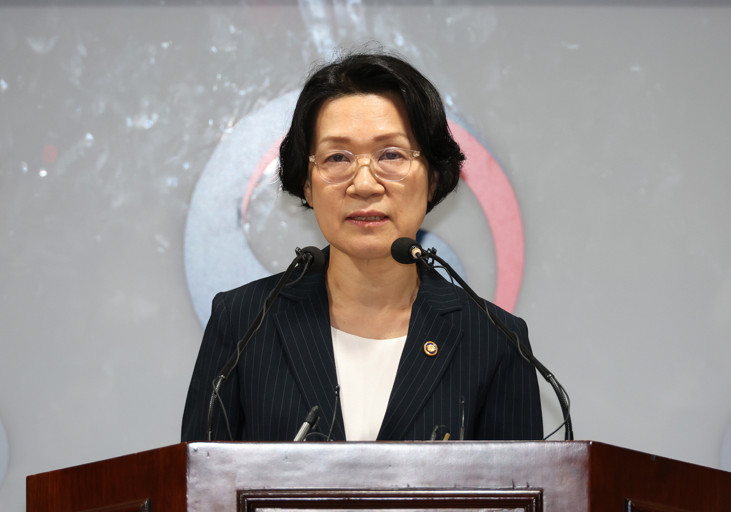 최은옥 교육부 차관이 7월 14일(월), 정부세종청사에서 열린 제65대 교육부 차관 취임식에 참석해 취임선서 및 취임사를 하고 있다.