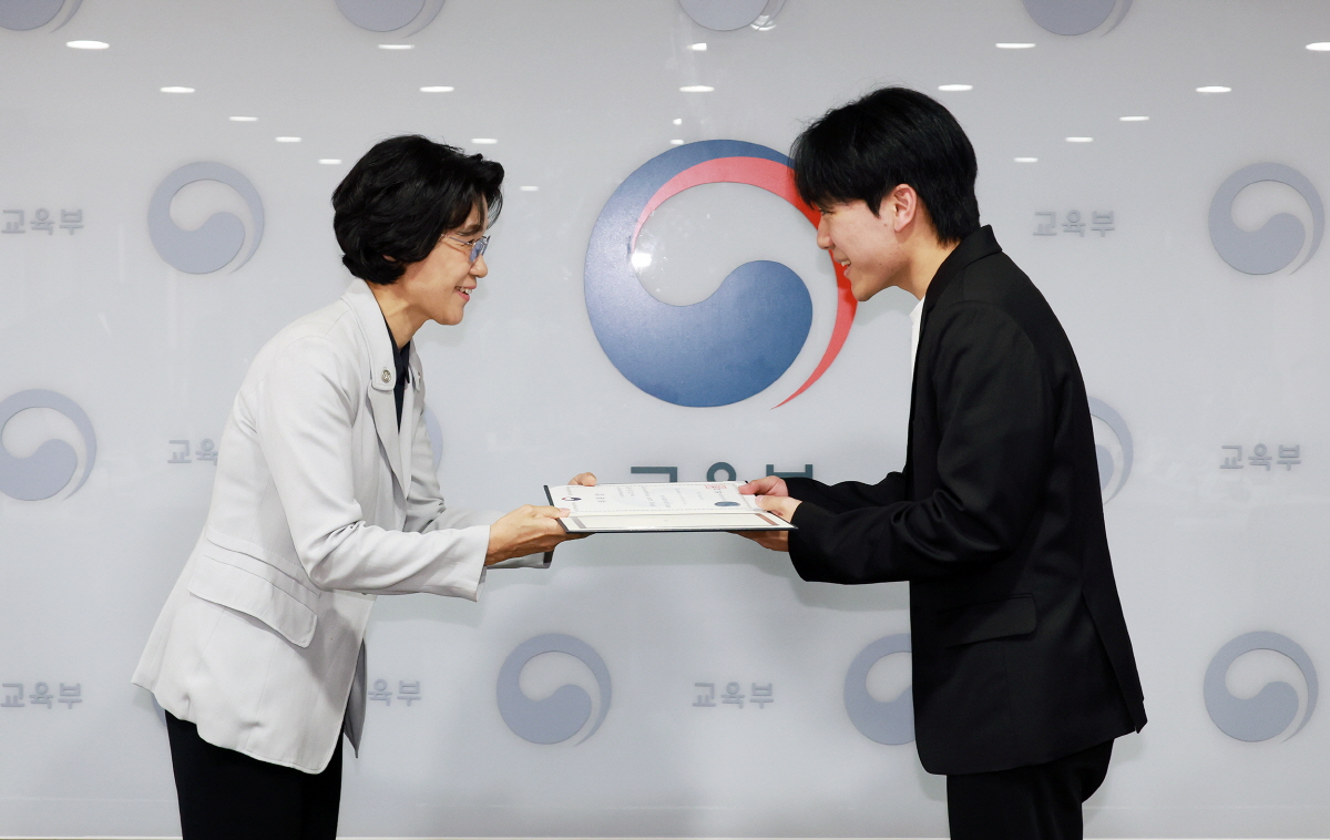 의대교육자문단 첫 회의 참석 및 위촉장 수여식