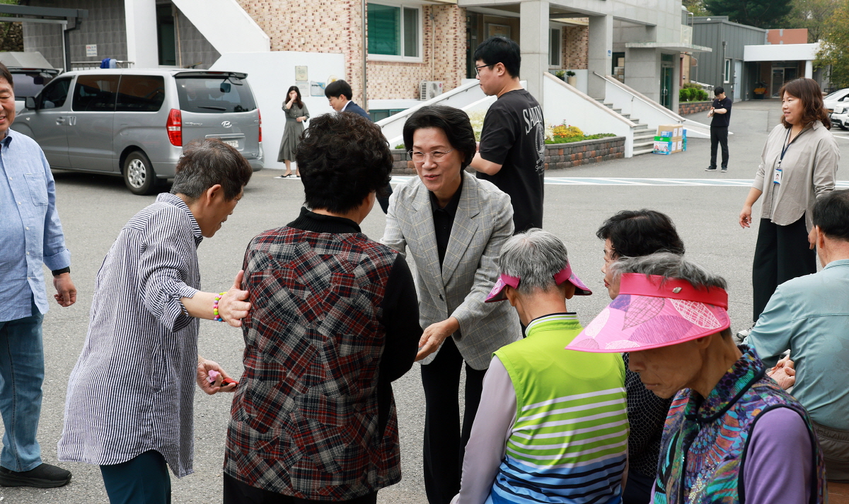 추석 명절 맞아 사회복지시설 방문 추석 명절 맞아 사회복지시설 방문