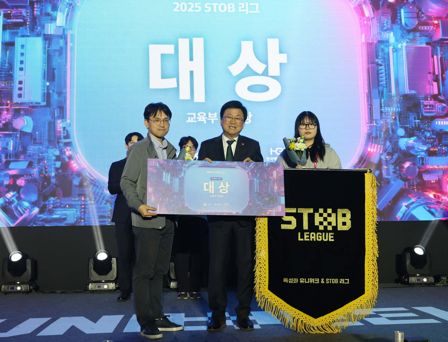 교육부와 한국산업기술진흥원은 11월 19일(수)부터 11월 21일(금)까지 일산 킨텍스에서 첨단산업 특성화대학 학생들을 위한 축제인 ‘유니위크(Uni-Week)’를 개최했다.