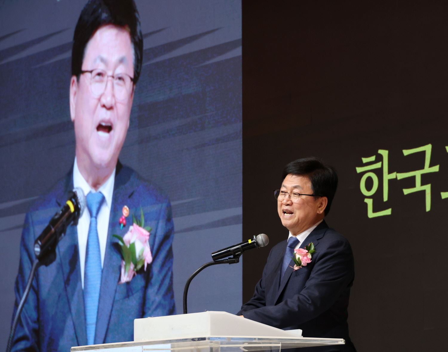 최교진 교육부 장관은 11월 27일(목), 서울 HW컨벤션센터에서 열린 ?한국고전번역원 60년 기념식?에 참석했다.