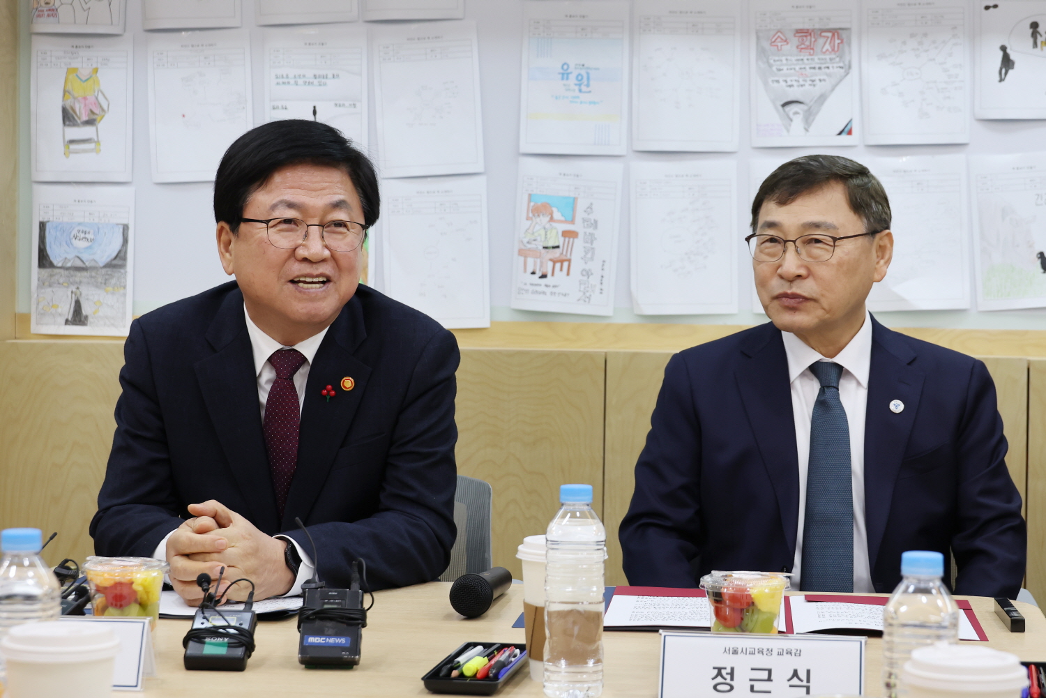 최교진 교육부 장관은 12월 1일(월) 서울 난우중학교를 방문해 헌법과 기본권을 주제로 한 중학교 3학년 사회 수업을 참관