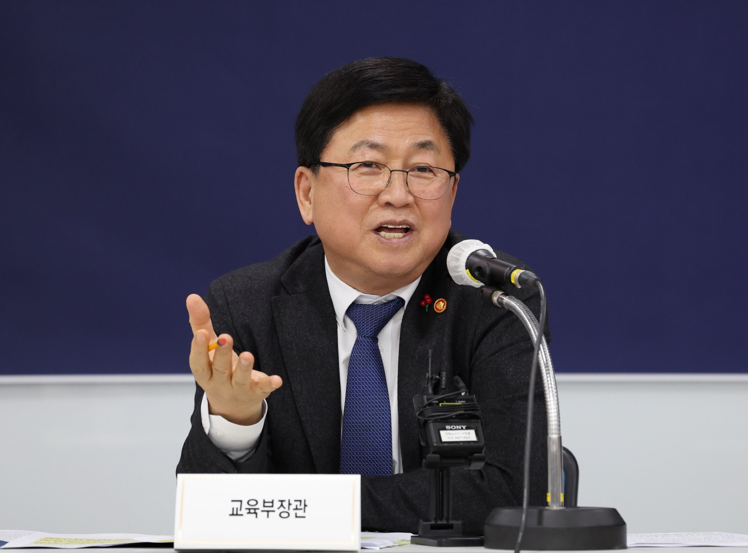 최교진 교육부 장관이 12월 22일(월), 정부세종청사 교육부 대회의실에서 취임 100일, 출입기자단 간담회를 갖고 인사말을 하고 있다.