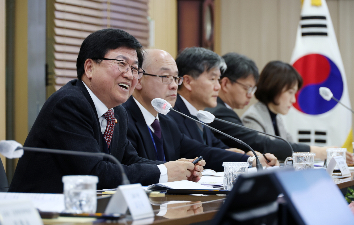 최교진 교육부 장관은 1월 8일(목), 한국장학재단, 한국교육학술정보원, 한국사학진흥재단, 한국연구재단으로부터 업무보고를 받았다.