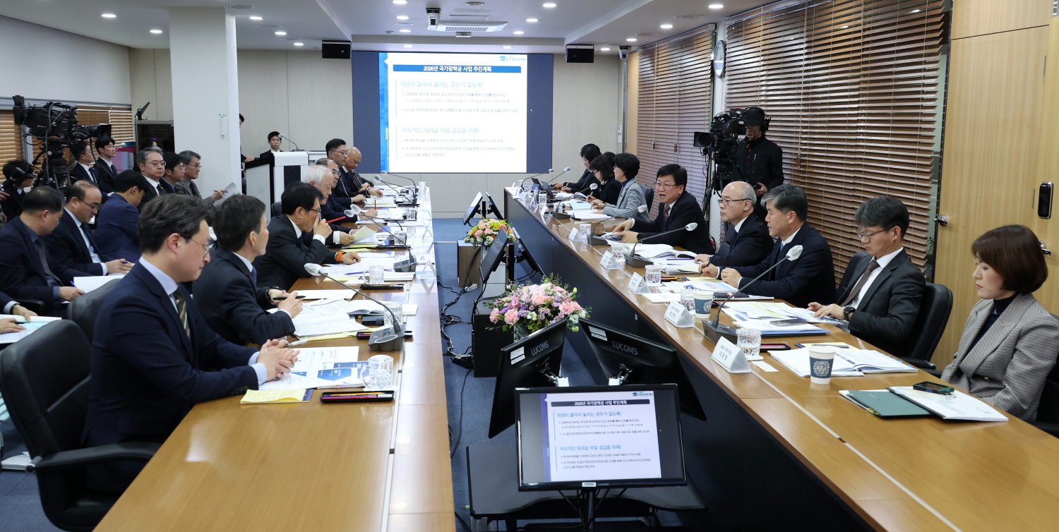 최교진 교육부 장관은 1월 8일(목), 한국장학재단, 한국교육학술정보원, 한국사학진흥재단, 한국연구재단으로부터 업무보고를 받았다.