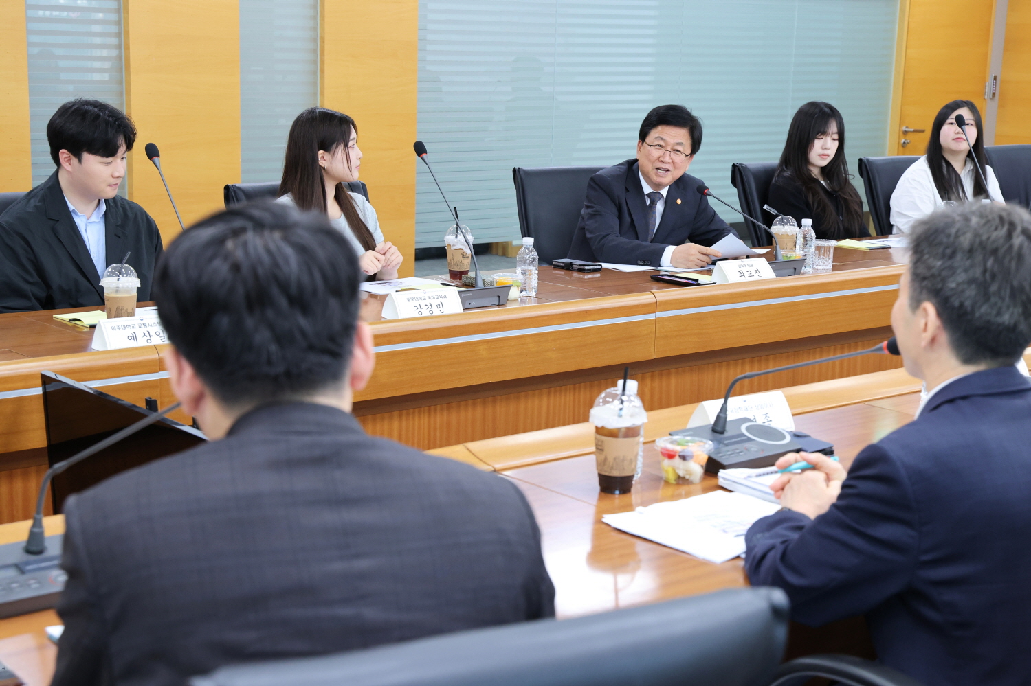 최교진 교육부 장관은 5월 22일(금) 한국장학재단 서울사무소에서 국가장학금을 비롯한 정부 학자금 지원 제도에 관한 ‘제5차 교육진담 간담회’를 개최