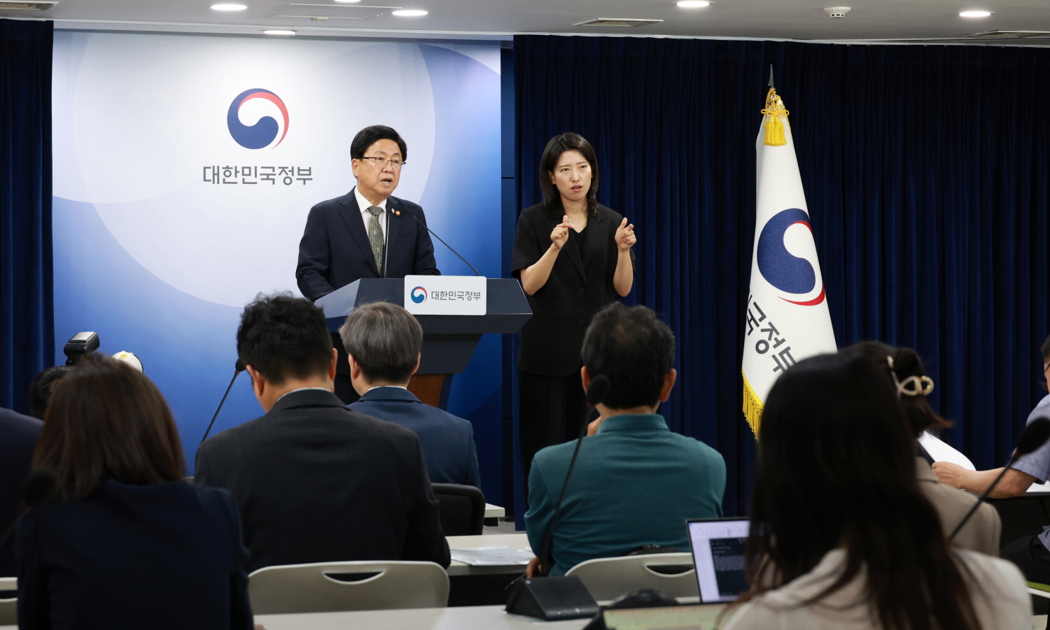 최교진 교육부 장관은 6월 9일(화), 정부서울청사에서 ‘10대 청소년 자살예방 범정부 추진 대책’을 발표했다.