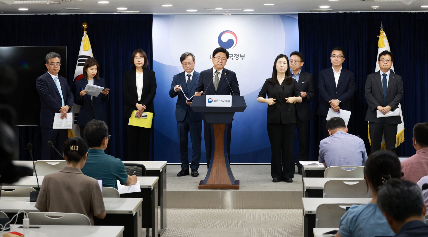 최교진 교육부 장관은 6월 9일(화), 정부서울청사에서 ‘10대 청소년 자살예방 범정부 추진 대책’을 발표했다.