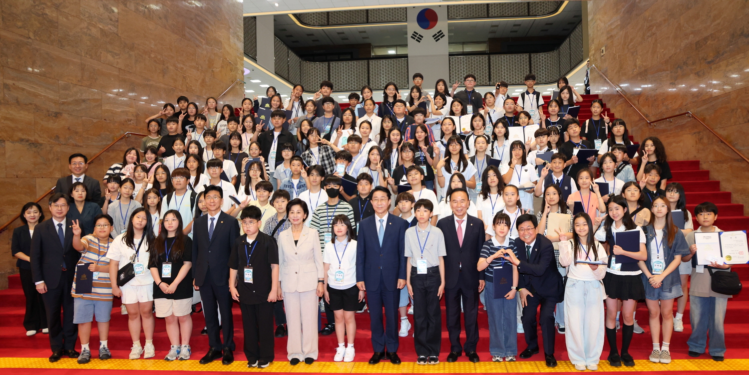 최교진 교육부 장관은 7월 24일(금) ‘제22회 대한민국어린이국회’에 참석해 어린이의원과 지도교사들을 격려