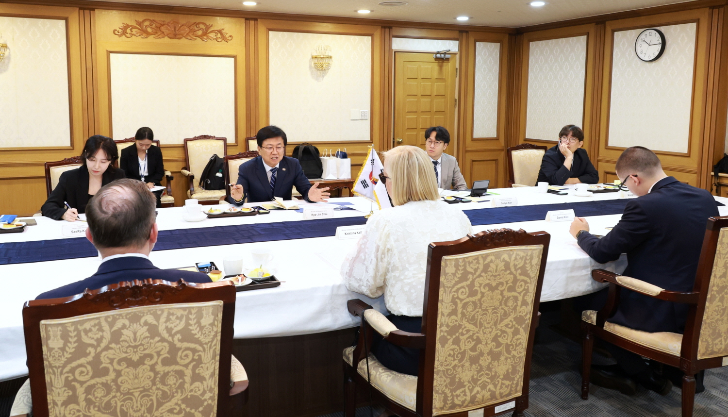 에스토니아 교육연구부 장관을 만나, 양국의 주요 교육정책을 공유하고 교육협력 확대 방안을 논의