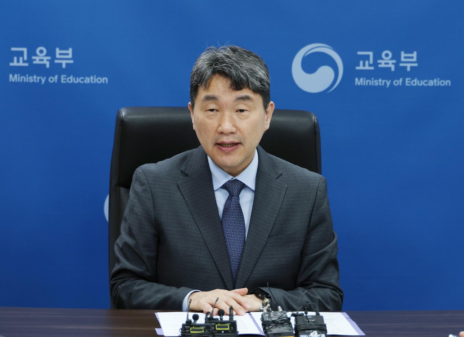 Policy discussion roundtable for reducing private education expenditure (2)