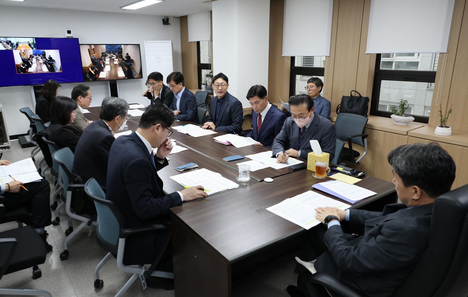 Policy discussion roundtable for reducing private education expenditure (4)
