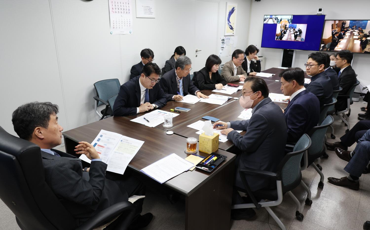 Policy discussion roundtable for reducing private education expenditure (5)