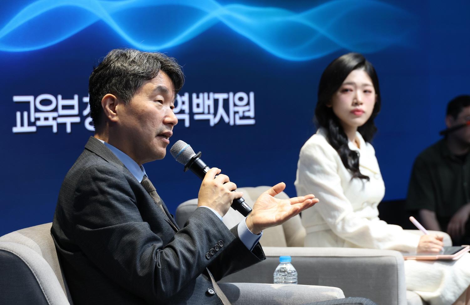 MOE Launches an Advisory Group “CHANGERS”(8)