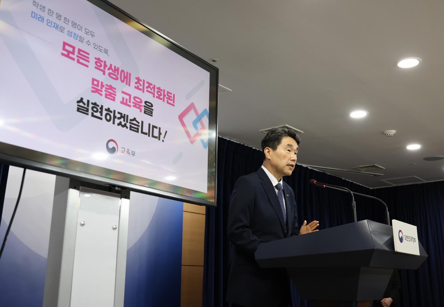Briefing on Plan to Enhance Competitiveness of Public Education06