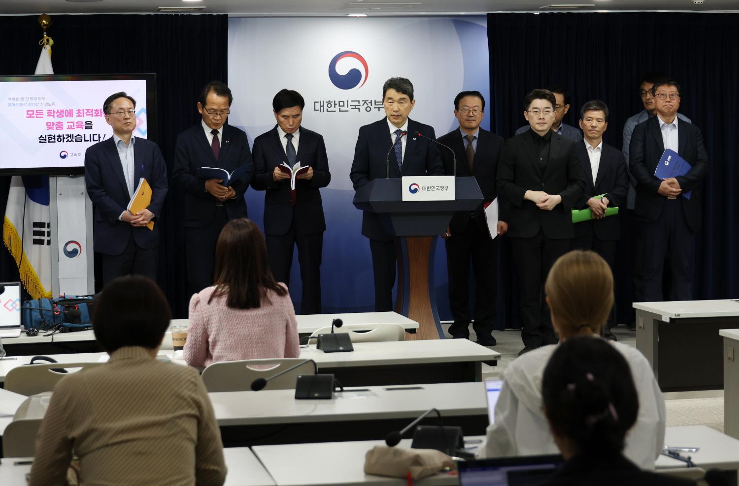 Briefing on Plan to Enhance Competitiveness of Public Education08