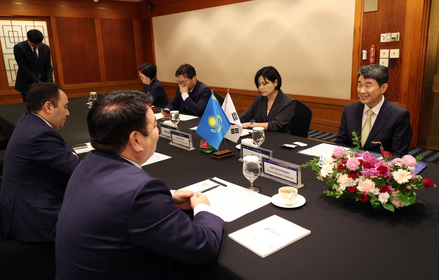 cooperation with Education Minister of Kazakhstan (5)