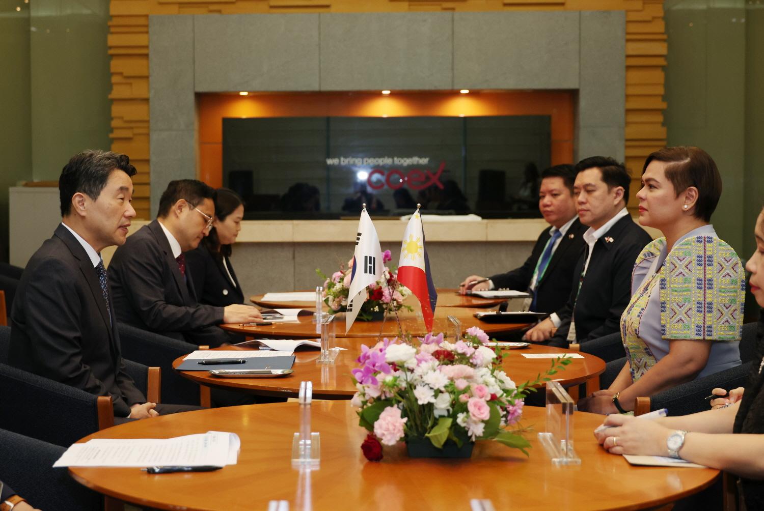 Bilateral meeting with Vice President of the Philippines (5)