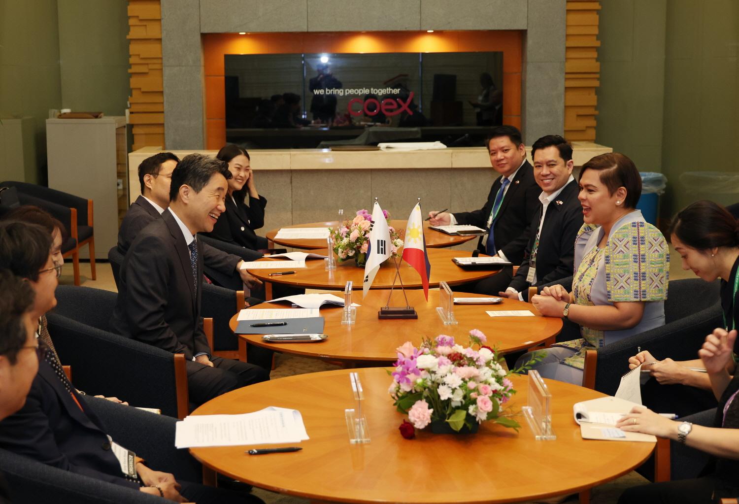 Bilateral meeting with Vice President of the Philippines (6)