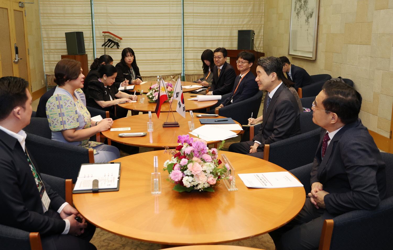 Bilateral meeting with Vice President of the Philippines (10)